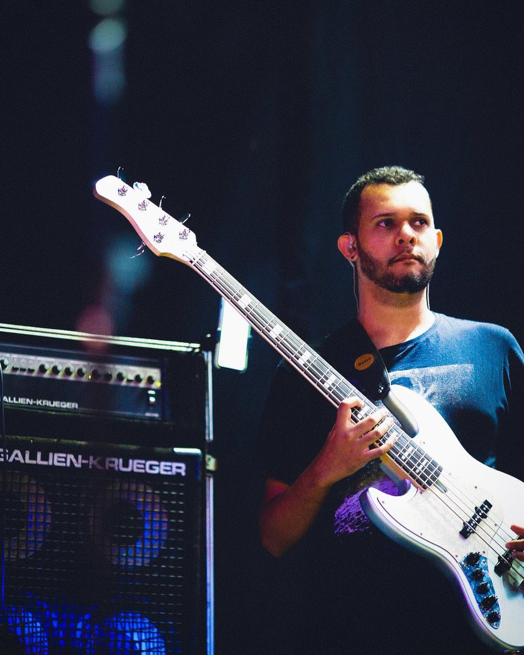 Isaque Oliveira – Baixista