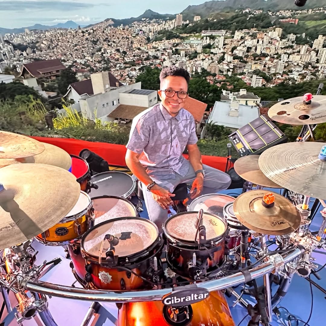 Mauricio – Baterista (Chama Chuva)