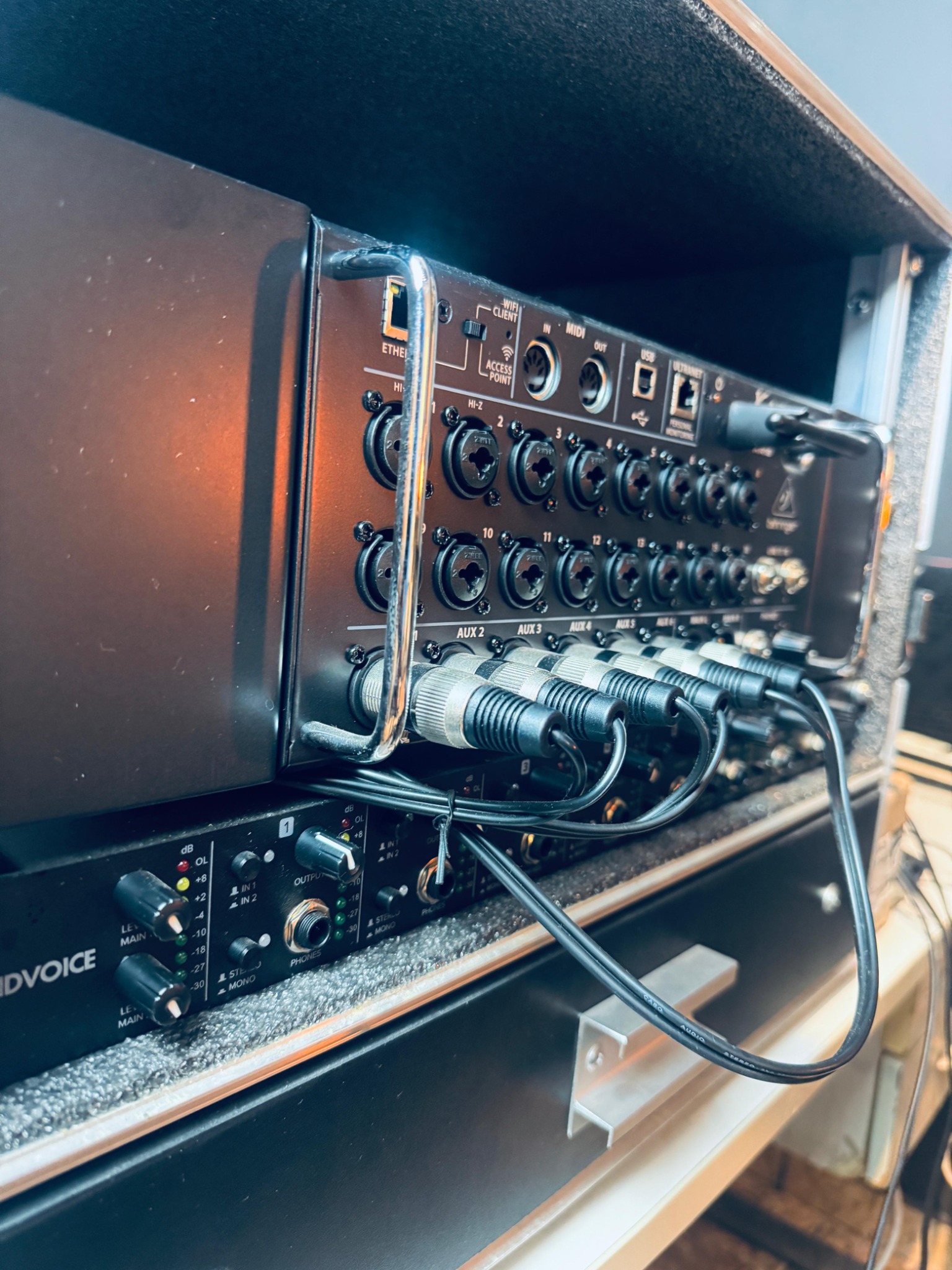 Rack de equipamentos anal&oacute;gicos para mixagem e masteriza&ccedil;&atilde;o